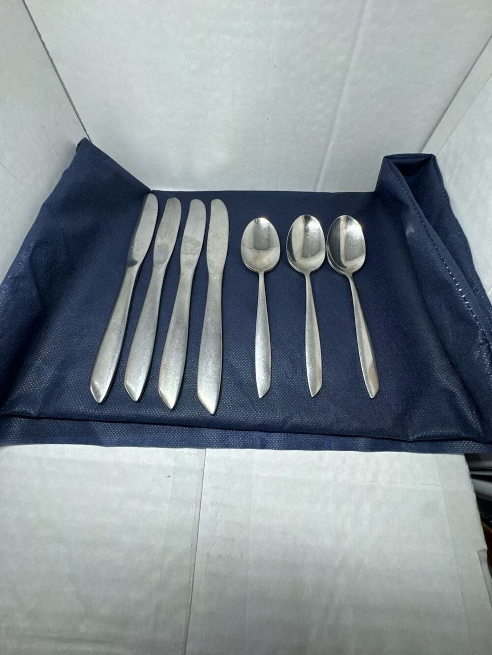 Wallace Stainless Flatware Set of 7 Pieces, 4 Knives and 3 Spoons